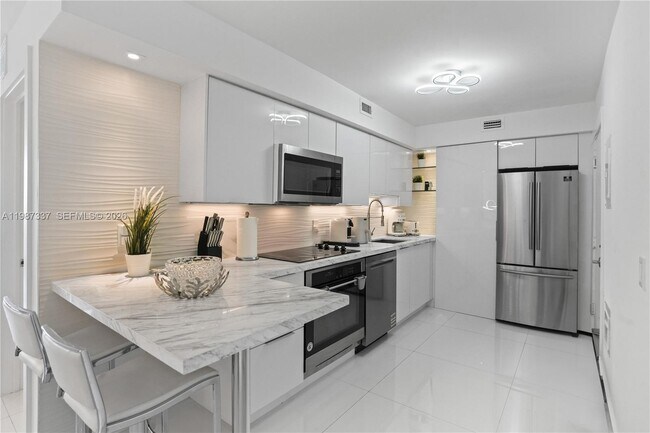 6770 Indian Creek Dr Unit 5M