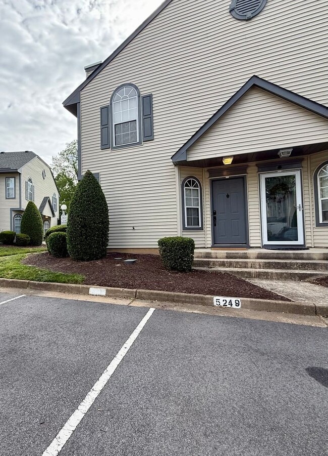 Photo - Bright and spacious 2 bed, 2.5 bath condo in the heart of Virginia Beach!