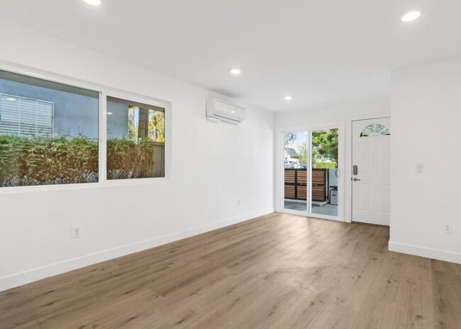 Building Photo - 1025 Pleasantview Ave Unit A Rental