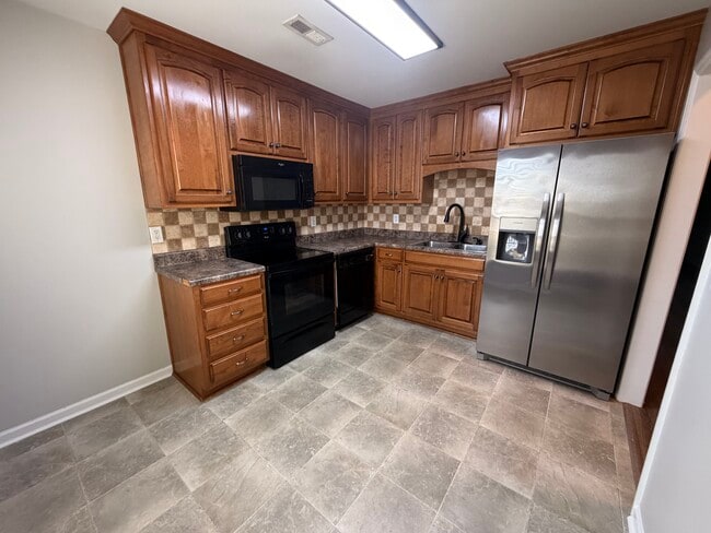 Photo - 452 Banyon Rd