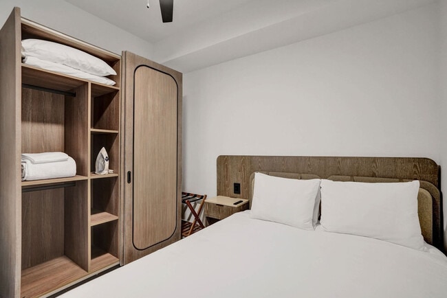 Building Photo - 580 72nd St