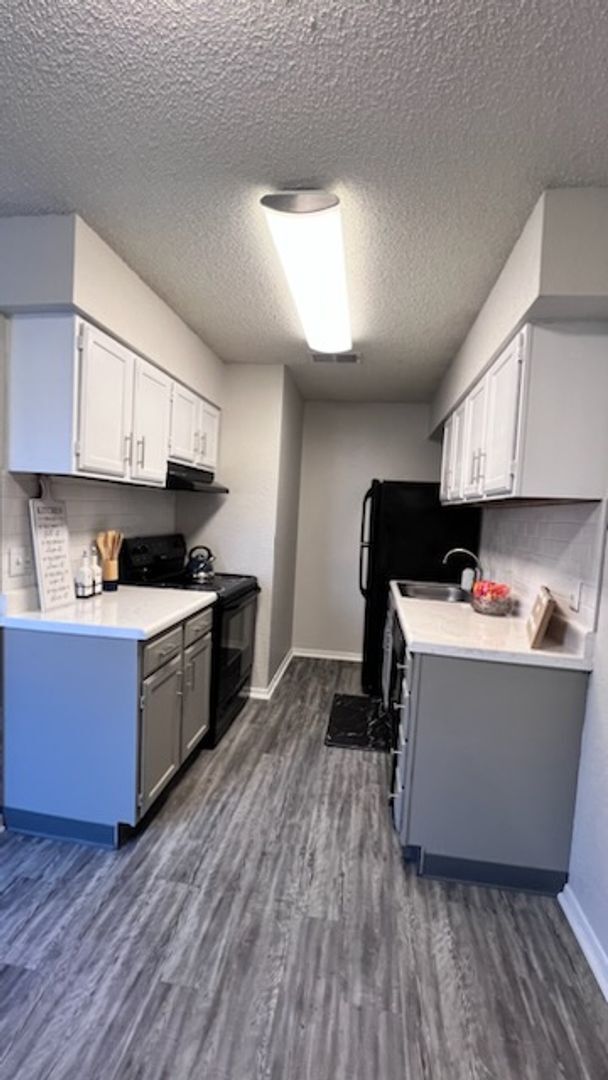 Hickory Grove Apartments