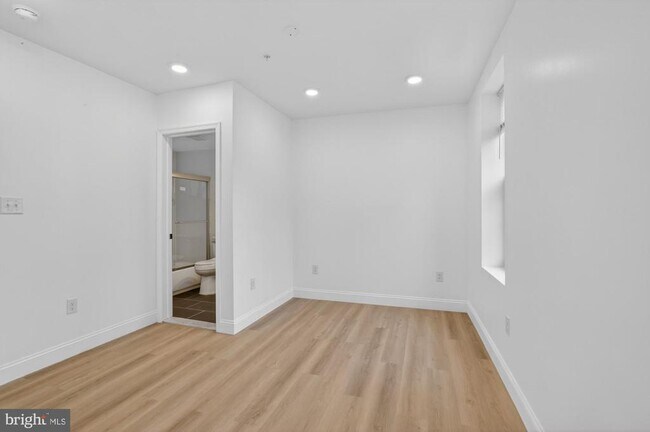 Photo - 712 N American St Unit 2