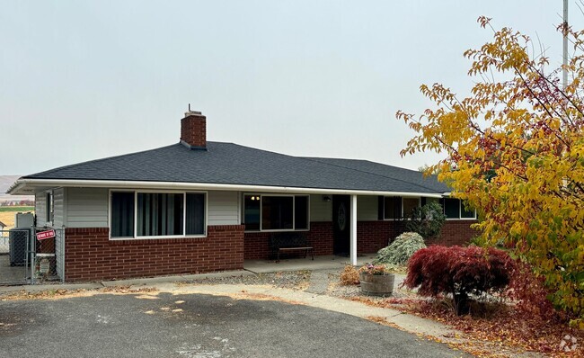 Building Photo - 3 Bedroom Home in West Valley! $200 off se...