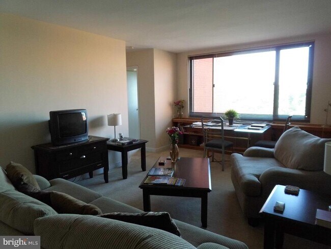 Photo - 1011 Arlington Blvd Unit 1032
