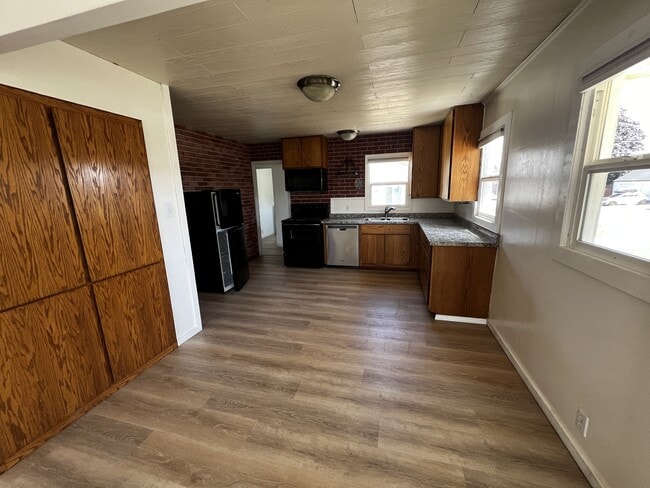 Photo - 311 E Lauff Ave