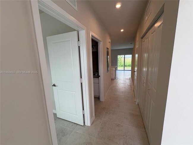 Photo - 1014 W Davis Pkwy