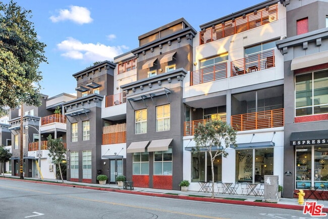 Building Photo - 212 Marine St
