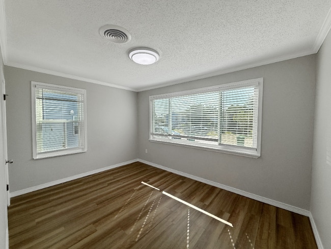 Photo - 911 Central Ave