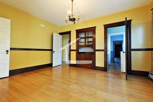 Photo - Great Value- Spacious Brighton 3-bed/1 Bat...