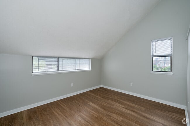 2BR, 2BA - 976SF - Second Bedroom