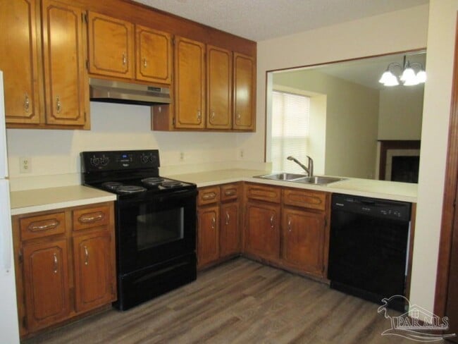 Photo - 2025 Cambridge Cir