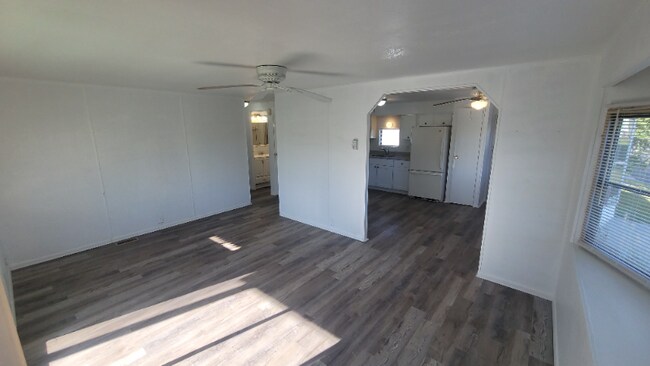 Photo - 142 Hamilton Dr