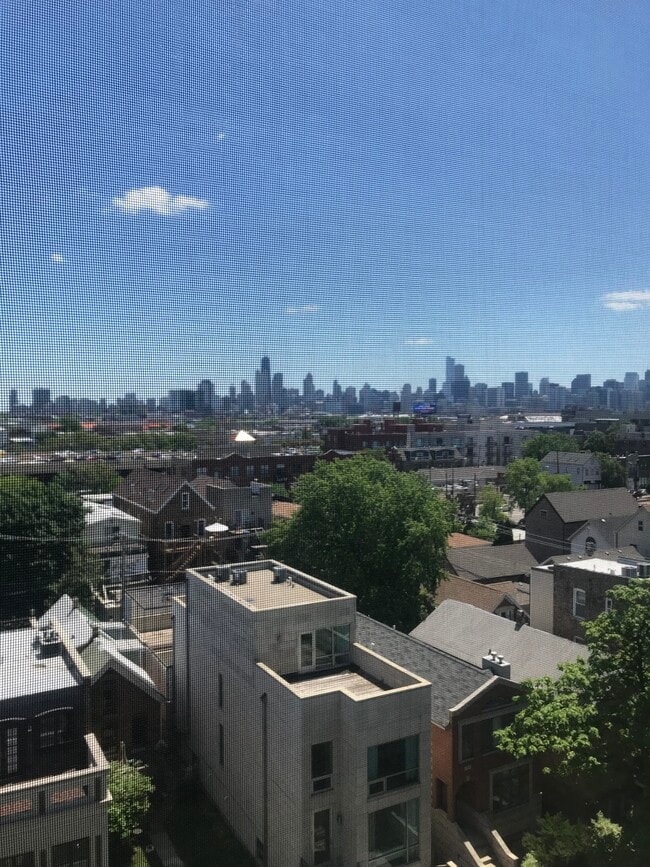 Condo skyline views - 1720 N Marshfield Ave Condo Unit 501
