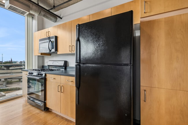 700 W Van Buren St