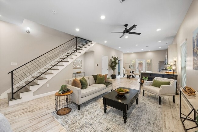 Photo - 317 E 35th St