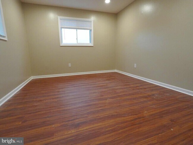 Photo - 710 N York Rd