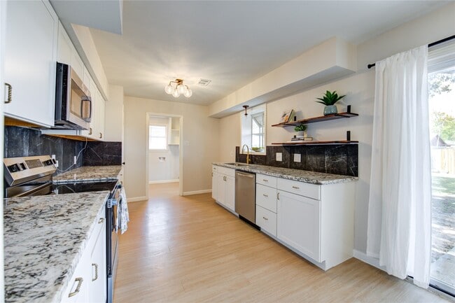 Photo - 1120 Mahlmann St