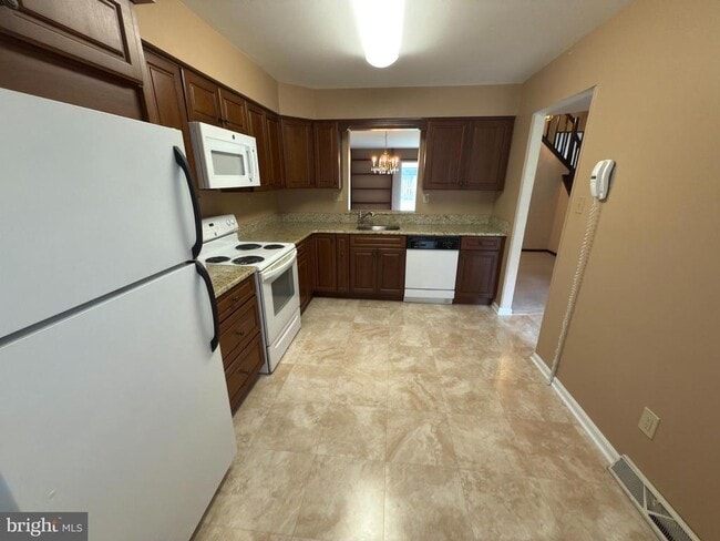 Photo - 305 Ward Ct