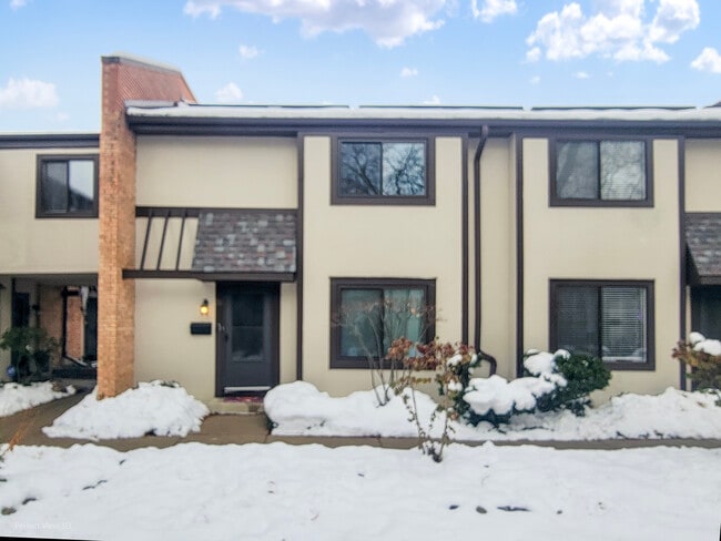 Photo - 1750 Henley St