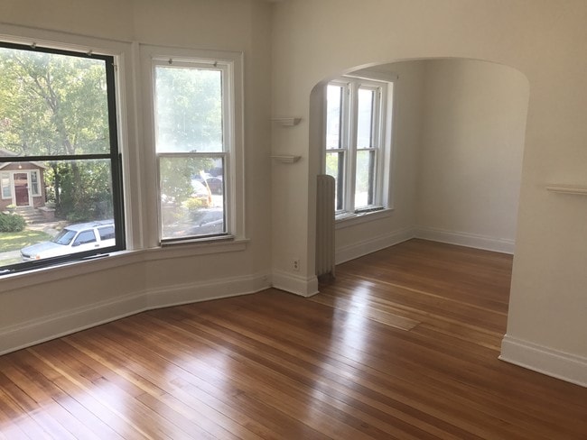 Building Photo - 2471 S Howell Ave Unit Upper Flat