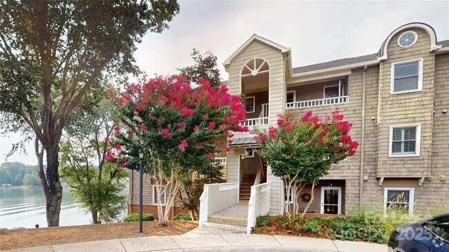 Building Photo - 9816 Emerald Point Dr Unit 5 Rental