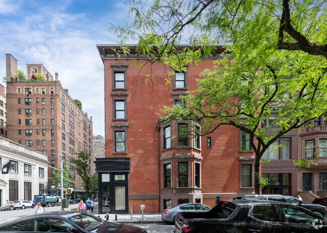 Photo - 33 E 74th St