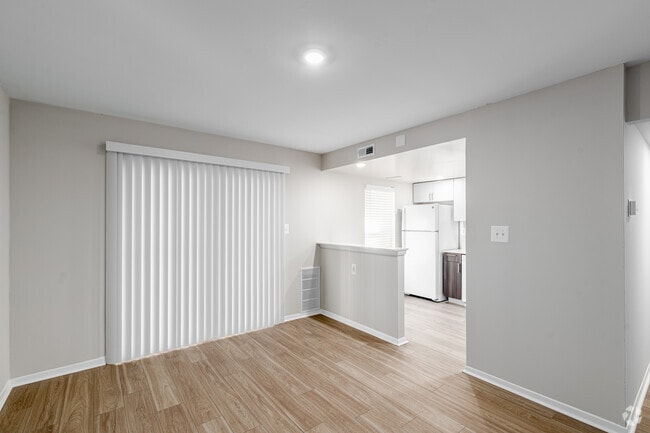 2BR, 2BA - 1,134SF - Dining Area