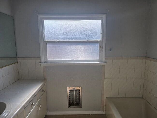 Photo - Singe House in garden Grove for Lease