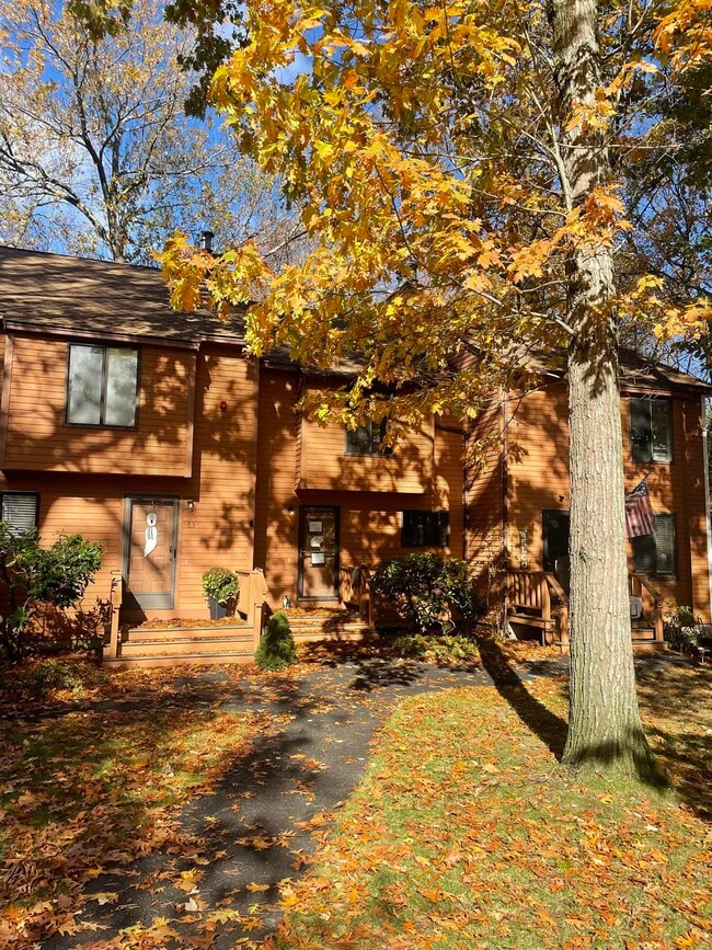 Building Photo - 64 Dunvegan Wds Dr