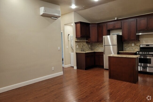 Building Photo - 15895 La Mirada Ct Unit 1 Bedroom Apartment