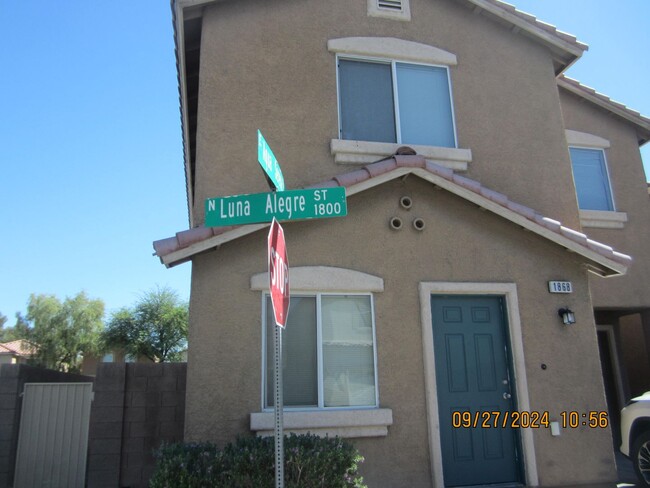 ADORABLE 2 STORY HOME. - ADORABLE 2 STORY HOME.