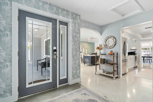 Photo - 330 N Tessier Dr