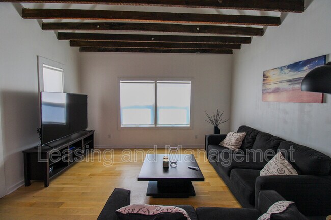 Photo - 40 H St