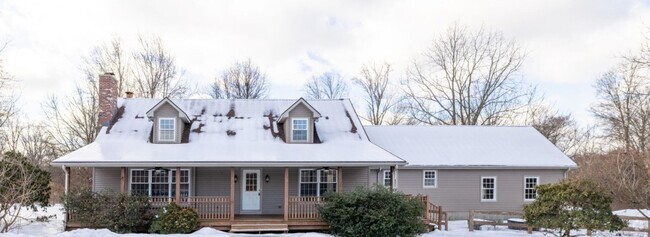 Building Photo - Beautiful 5 bedroom, 2.5 Bath Cape Rental