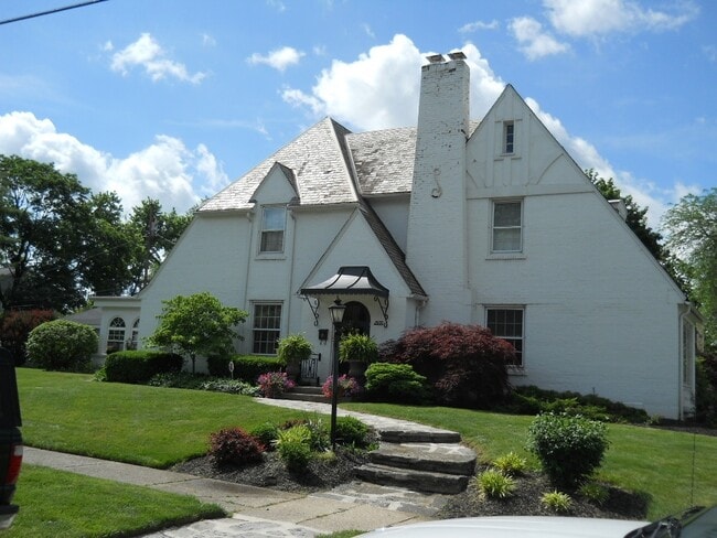Building Photo - Coming Soon!  Historic and Gorgeous in Middletown - Spacious and Convenient!