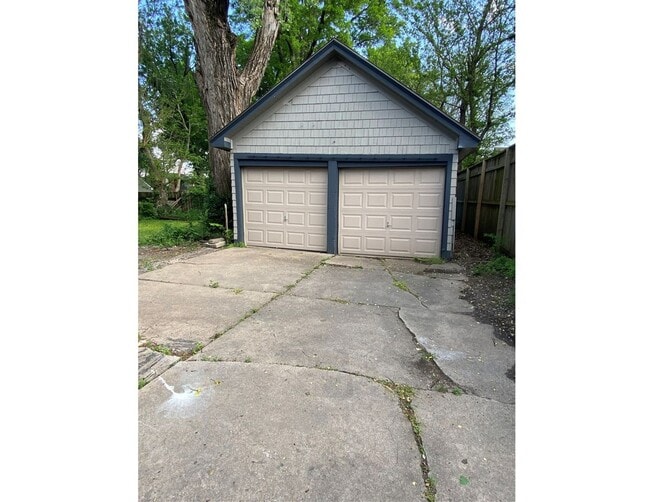 Photo - 4117 E Lewis St