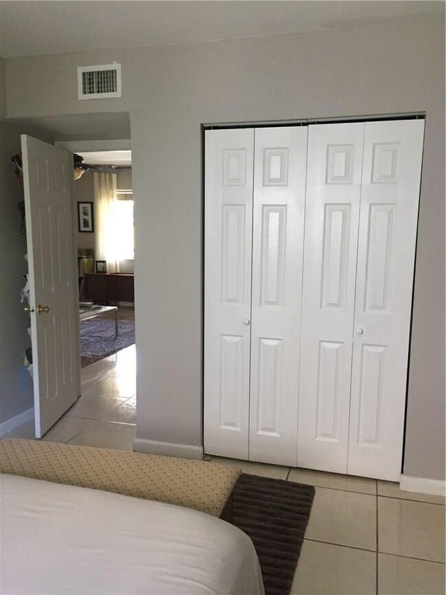 Photo - 2741 NE 8th Ave Unit 14