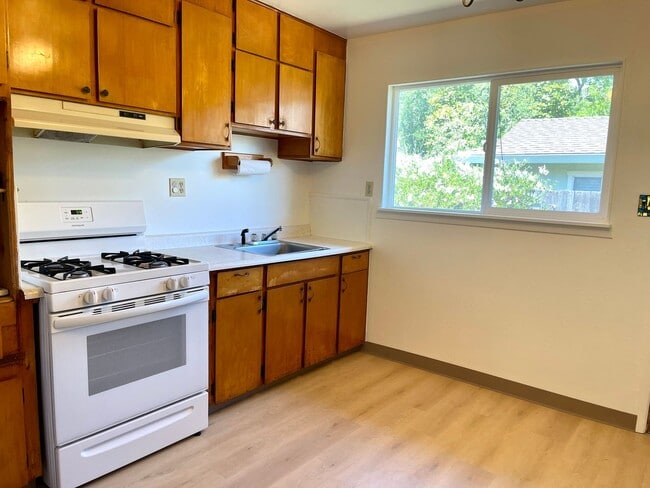 Photo - One level 2 bedroom duplex in Forestville! Near downtown!