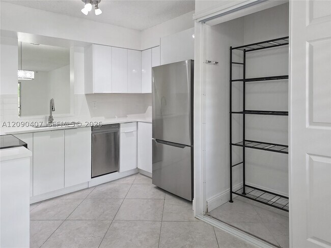 Photo - 2212 S Cypress Bend Dr Unit 301