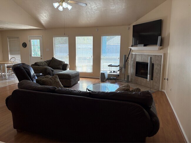 5026 Aquagate Dr