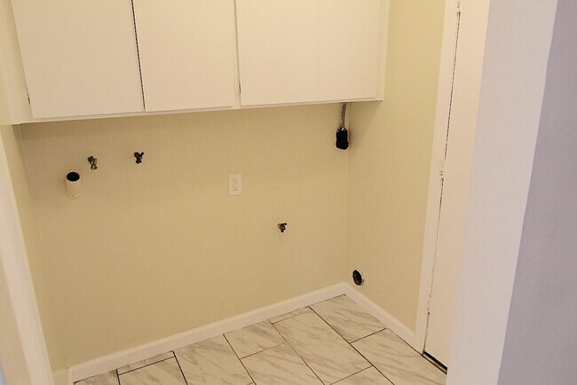 Photo - 18507 Burin Ave