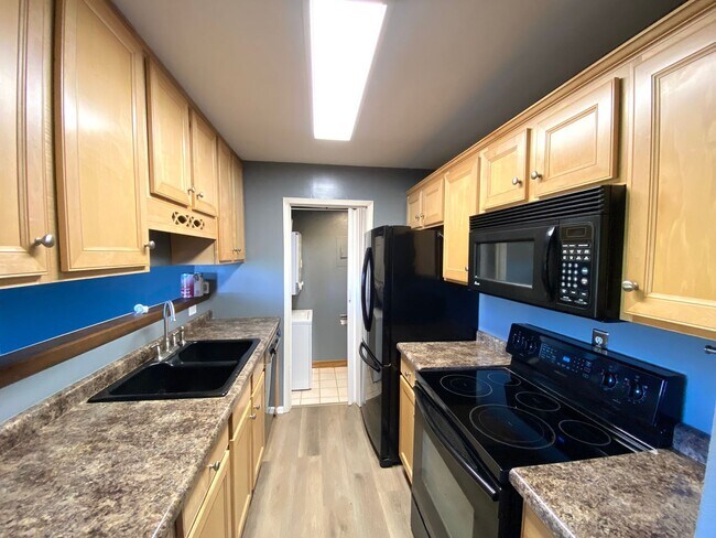 Photo - 2 Bedroom, 1.5 Bath, Condo for Rent - Loca...