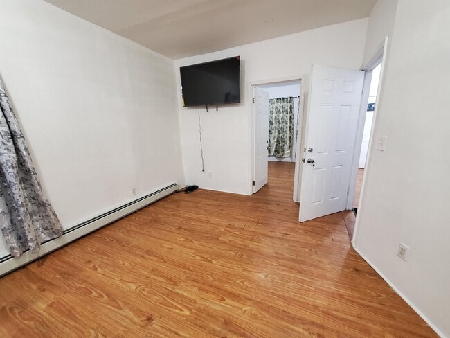 Photo - 140 W 3rd St