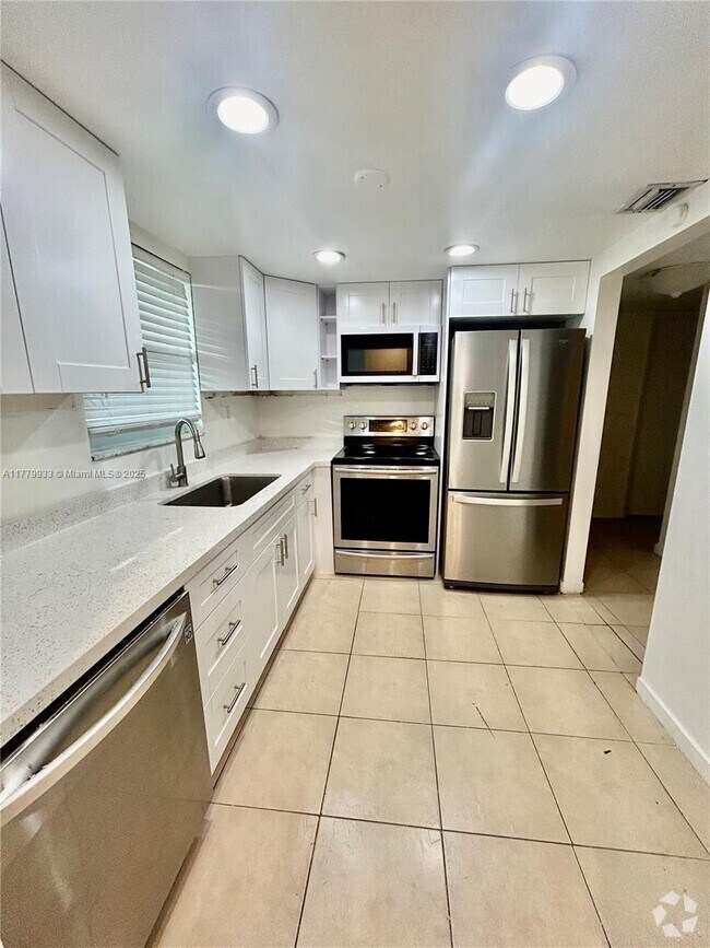 Building Photo - 9375 Fontainebleau Blvd Unit L217 Rental