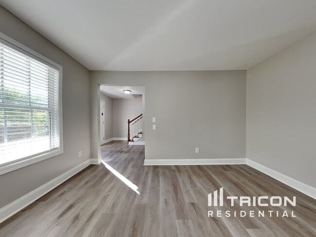 Photo - 3540 Stoney Creek Way