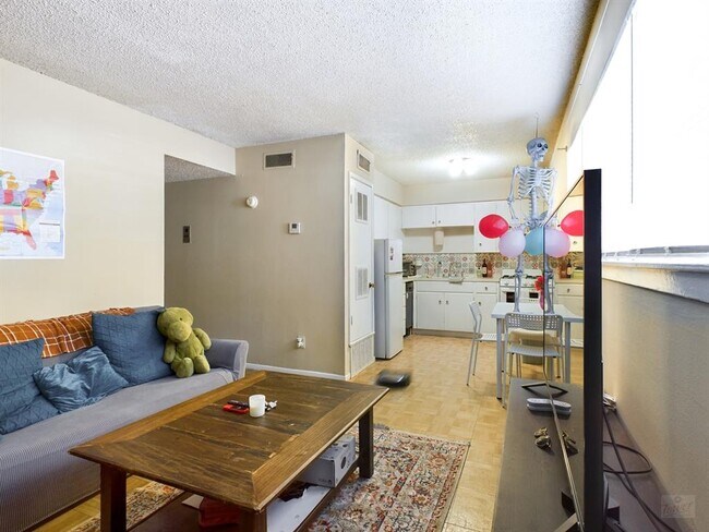 Photo - 803 W 28th St Unit 105