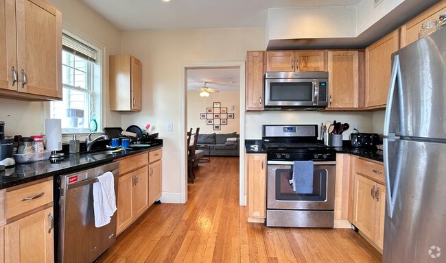 Building Photo - 78 Brooks St Unit 2 Rental