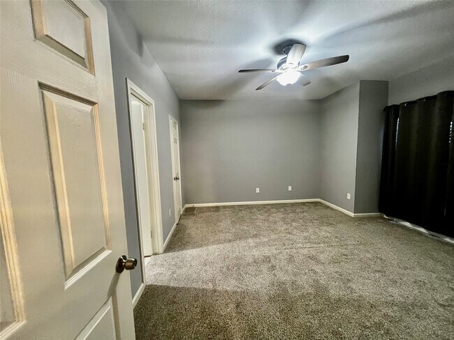 Photo - 3100 Walnut Bend Ln Unit 123