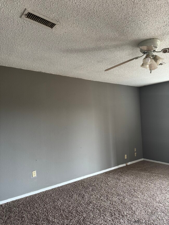 Photo - Russell Street 200-1